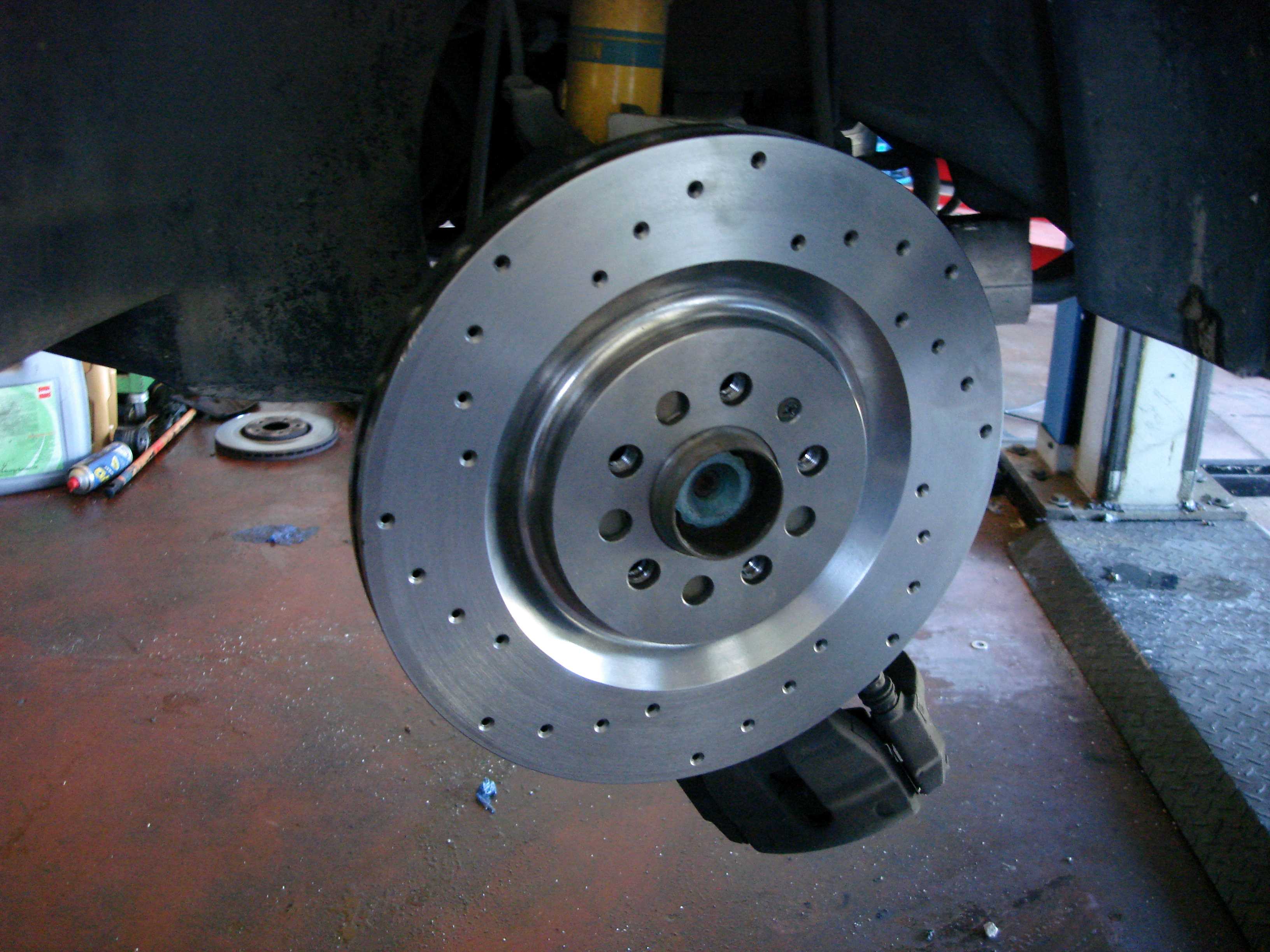 HyperBrake Motorsport Front 4pot Big Brake Kit for Audi TT MK1 (8N) with Brembo calipers and monoblock brake discs 323x28mm - Image 3